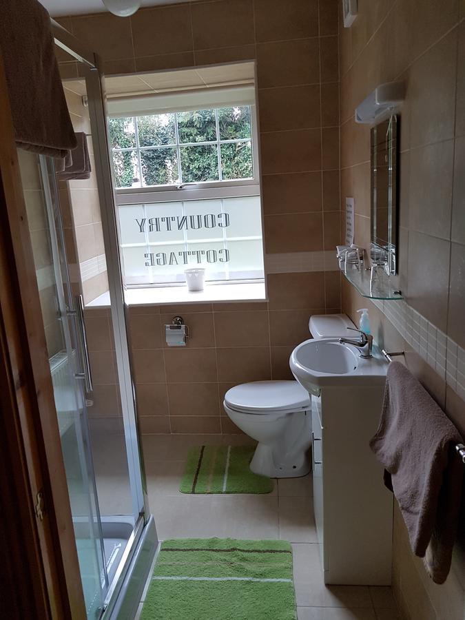 Country Cottage B&B Crossakeel Bagian luar foto